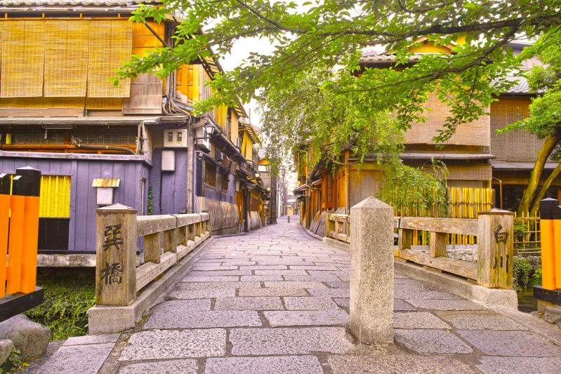 Evening Food Tour Of Kyoto’s Pontocho & Gion Shirakawa - Gion Shirakawa's Streets In Kyoto