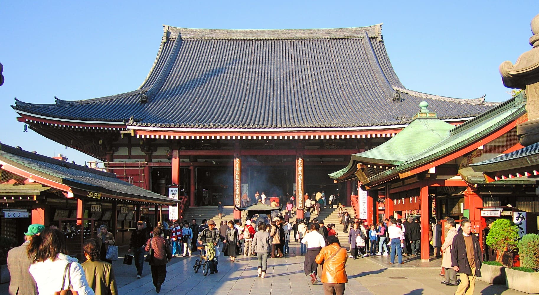 Crowds In Front Of Tokyo Asakusa Temple